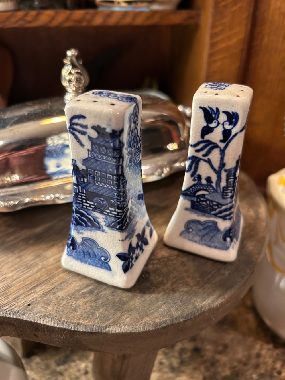 Vintage Chinoiserie House of Blue Willow Salt and Pepper Shakers - Picture 2 of 6